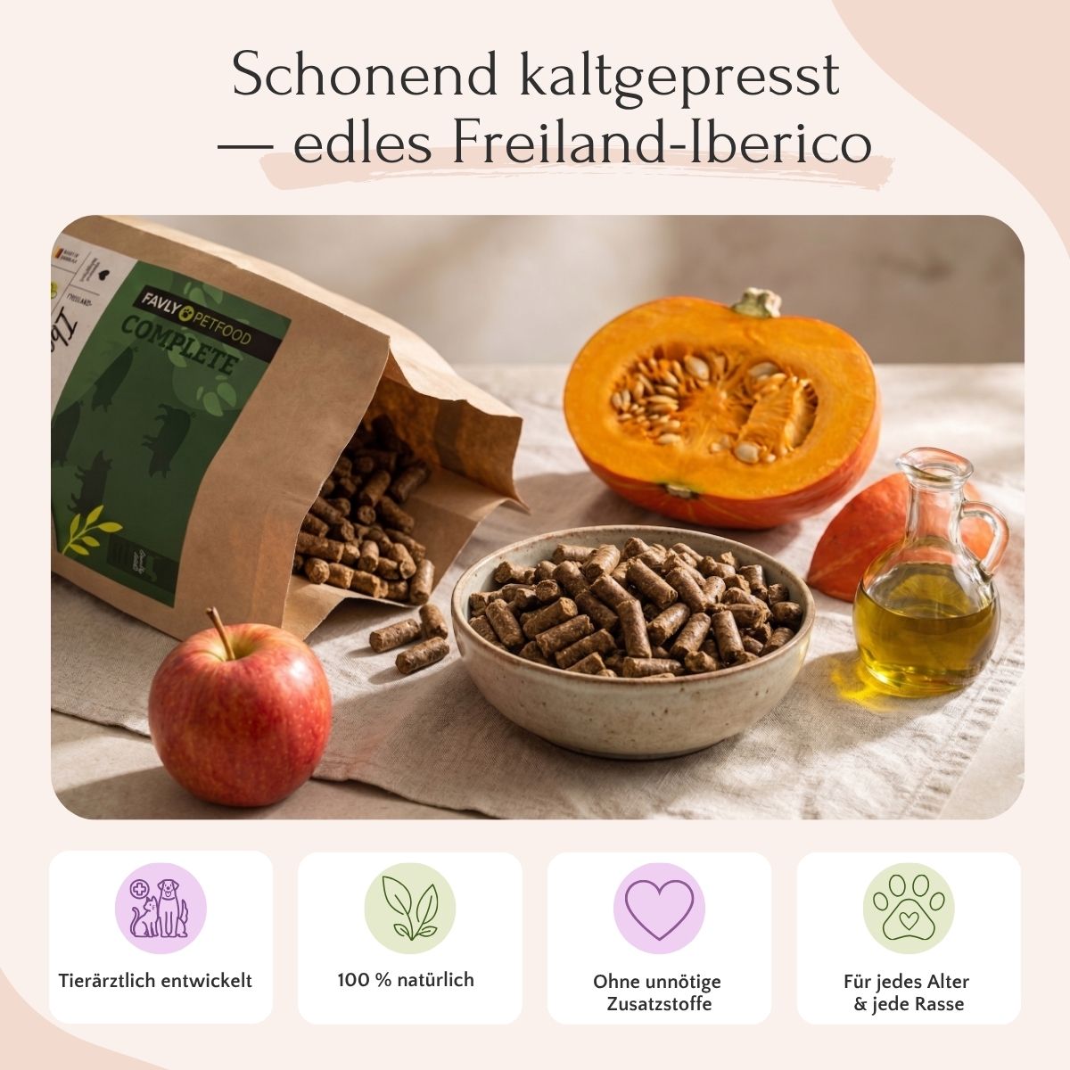 FAVLY Petfood Freiland-Iberico mit Kürbis, Hanföl & Apfel (kaltgepresst) Pellets im Napf; Infosymbole unten.
