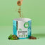 Ein Holzlöffel bestreut FAVLY Petfood Relax Pulver - Sonderangebot für Stressabbau Hund, Kräuter auf der Seite.